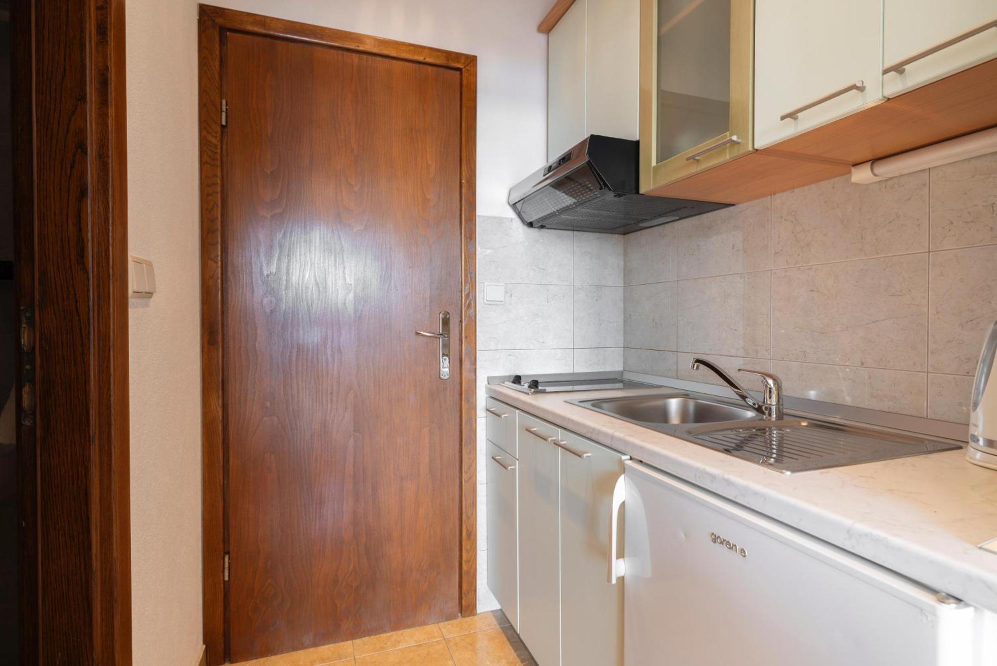 Apartments Niki Brela Zewnętrze zdjęcie